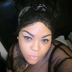 Meet your Posher, Leticia